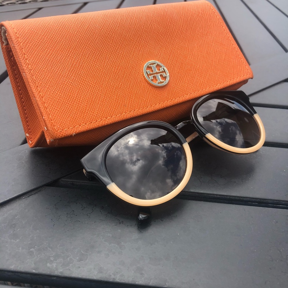 Tory Burch Round Sunglasses